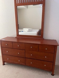 lot 1040 image: 8 DRAWER DRESSER LIGHT BROWN W MIRROR - DRESSER  34 X 63 X 18  MIRROR  48 X 37