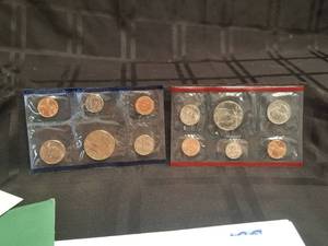 lot 35 image: 1993 United States Mint Uncirculated Coin Set - P and D marks