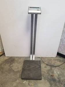 lot 32 image: Health-O-Meter Pro Plus S Floor Scale