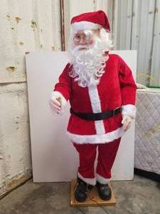 lot 30 image: Large Dancing Santa - nonworking