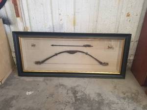 lot 19 image: Large, framed bow and arrow display
