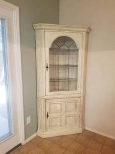 lot 2 image: Very nice wood corner hutch with glass shelves - does have light