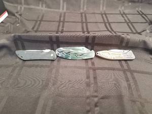 lot 85 image: Selection of 3 pocketknives