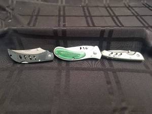 lot 96 image: Selection of 3 pocketknives
