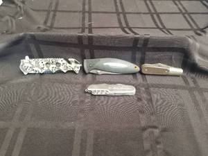 lot 99 image: Selection of 4 pocketknives