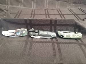 lot 106 image: Selection of 3 pocketknives