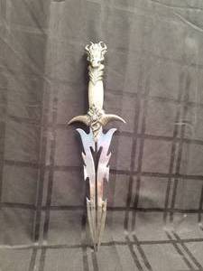 lot 113 image: Decorative collector knife - 12 plus
