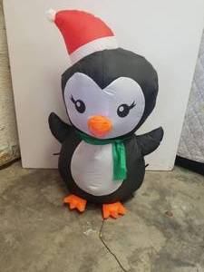 lot 117 image: Blow-up Christmas yard decoration - Penguin - 3 foot tall