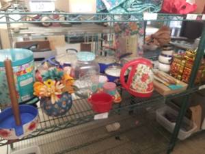 lot 125 image: Pioneer Woman shelf lot