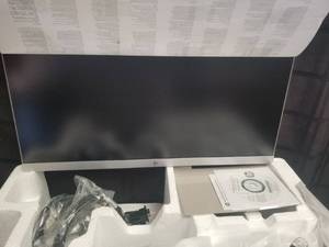 lot 63 image: HP monitor - appears never used