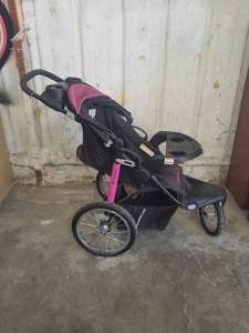 lot 221 image: Baby-Trend foldable stroller