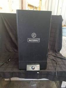 lot 229 image: Masterbuilt electric smoker - missing a few parts