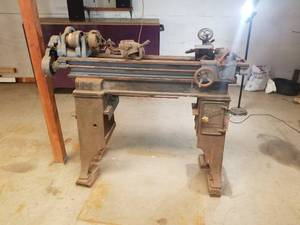 lot 234 image: Blount 9-inch lathe - kept in great condition - owner used in his home shop till passing