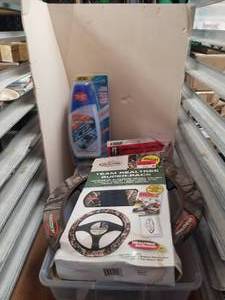 lot 206 image: Car accessories lot