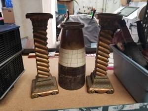 lot 211 image: Vase(12) and 2 candle stick holders(14)