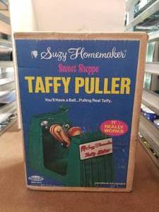 lot 198 image: Suzy Homemaker Taffy Puller in box