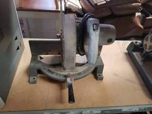 lot 193 image: Rockwell cut-off saw - came on when tested