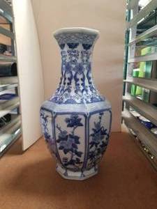 lot 187 image: Very nice ceramic vase 14 tall