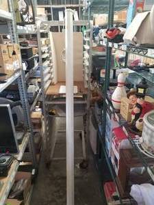lot 181 image: HON electric projector screen - large - works