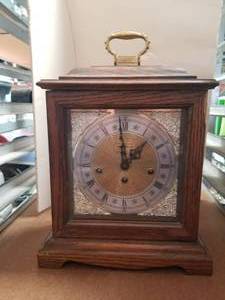 lot 174 image: Howard Miller Barwick Collection mantle clock - no key