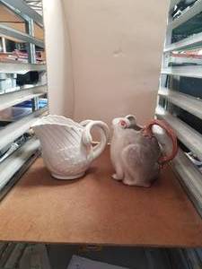 lot 162 image: Selection of 2 Fitz and Floyd pitchers - Fron and Swan (has repair)