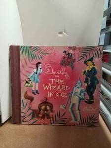 lot 124 image: Dorothy and The Wizard vintage story records by Capital Records