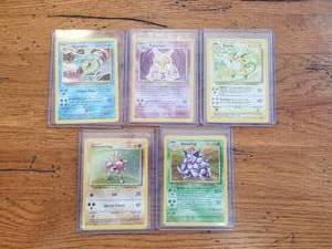 lot 4 image: Selection of Pokmon cards