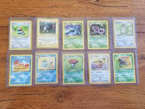 lot 24 image: Selection of Pokmon cards