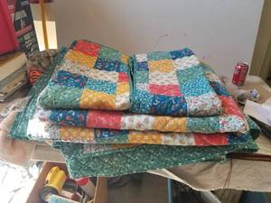 lot 122 image: Pioneer Woman Floral Patch King size quilt set - 3piece