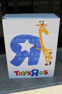 lot 8 image: Giant Toys R Us Cardboard Retail Display Box with Geoffery the Giraffe TRU Kids Advertising