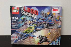 lot 11 image: LEGO Movie 70816 Bennys Spaceship, Bag 2 Missing New Open Box Bricks