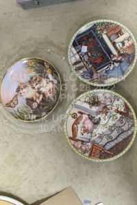 lot 214 image: Lot of Vintage Dishware 3 Kitten Plates and Glass Flower Plate Collectible Plates
