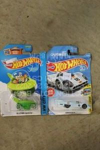 lot 358 image: Hot Wheels Lot Porsche 917 & The Jetsons Capsule Car Diecast Car Automotive Toys New in Box Shelfwear Damage