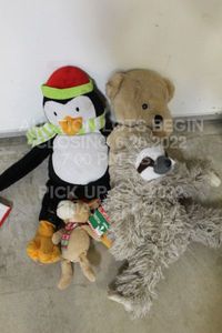 lot 369 image: Lot of Assorted Plush