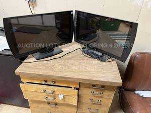 lot 165 image: Lot of 2 SONY Playstation 3D TV Monitor, Set of 2 Monitors for Video Game PC Game or TV Viewing 27.5 in with Power Cord UNTESTED