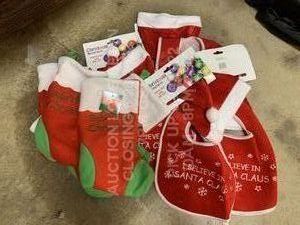 lot 370 image: Babys 1st Christmas Stockings Hat Bib Lot of Brand New Product