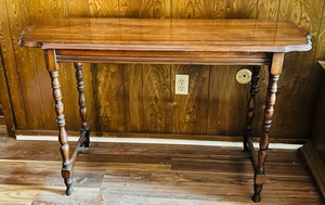lot 15 image: Solid Wood Sofa Table 29.5x 48x 16