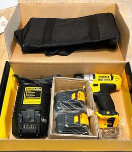lot 28 image: DeWalt DCF610 14 (6.35mm) 12V Max Cordless Screwdriver w2 Batteries - Never Used