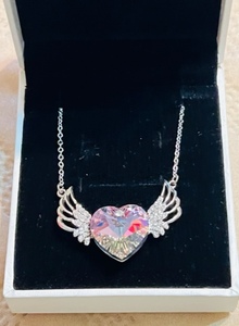 lot 34 image: Plato H Crystals from Swarovski Angel Wings Rose Pink 18 Necklace