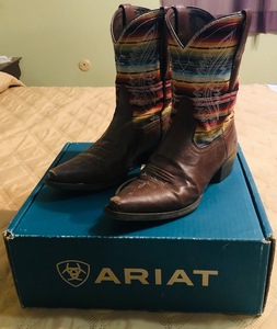 lot 39 image: Ariat Size 4.5 Female Cowboy Boots Style 10025189