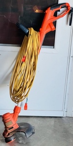 lot 83 image: Black &amp Decker GH900 14 Trimmer Adjustable wExtension Cord