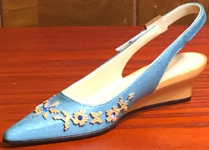 lot 52 image: 4.5 Classic Couture The Penelope Fashion Shoe 3rd Edition