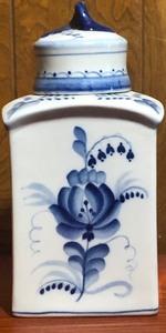 lot 62 image: Vintage Gzhel Blue &amp White Porcelain Canister wLid 8 - Made in Russia