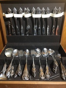 lot 149 image: Stainless Steel Silverware Set by Oneida Silverware Set - Approximately 93 Pieces