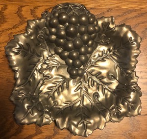 lot 150 image: Godinger Silver Plated Grapevine Leaf Jewelry Tray