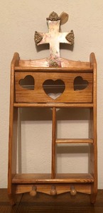 lot 106 image: 7x 4.5 Cherubs on Decorative Wall Hanging Wooden Cross w18x 9.5x 2.5 Wooden Curio Shelf
