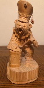 lot 107 image: Beautiful Russian Made 11x 4.5x 6 Hand Carved Wooden Russian Bear