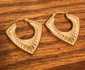 lot 131 image: 14kt Gold Hoop Type Earrings