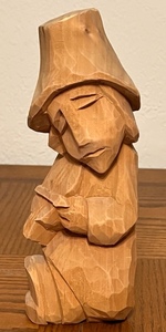 lot 249 image: 10 Russian Made Hand-Carved Peasant Playing Violin Folklor&nbsp