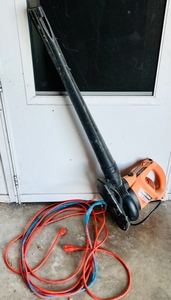 lot 197 image: Black &amp Decker Leaf Hog - Up To 230mph wExtension Cord
